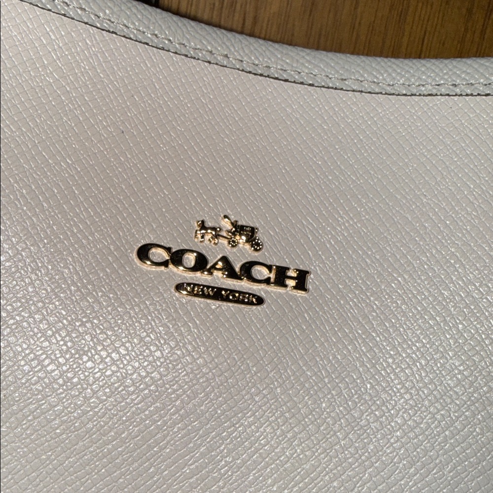 •COACH•WHITE & BEIGE REVERSIBLE CITY TOTE IN SIGNATURE “C” CANVAS & LEATHER EUC - Picture 14 of 16